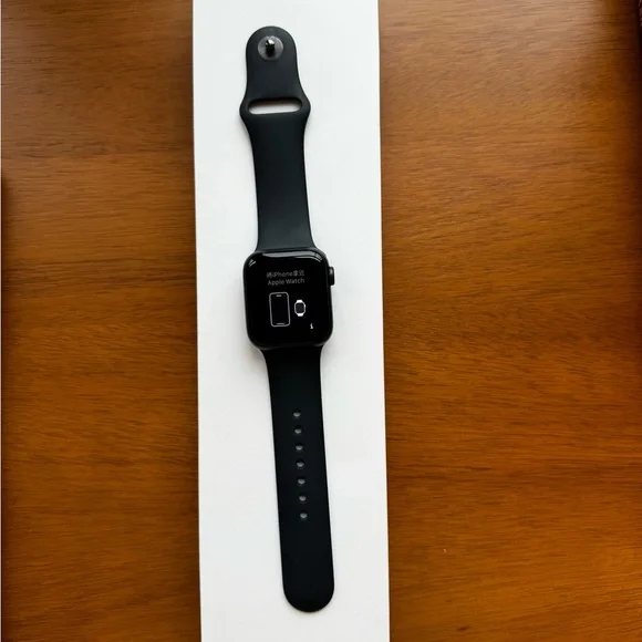 Apple Watch SE 1st Generation Space Gray Aluminum Case Midnight Sport Band